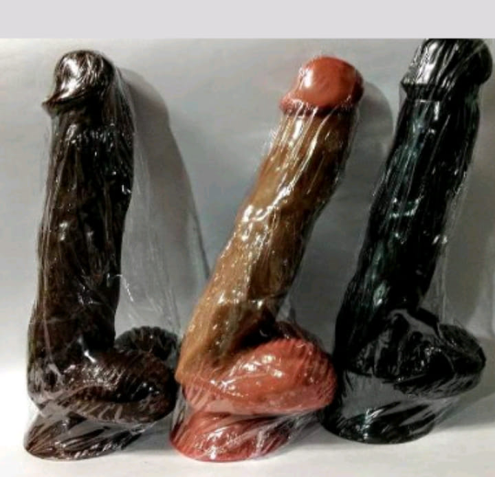 DILDO ZAGUEZ CON VENTOSA Y TESTICULOS 30CM GROSOR 5 CM