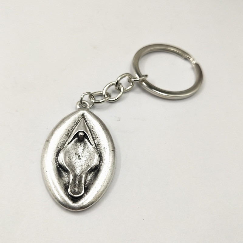 LLAVERO DE VAGINA CLITORIS METALICO